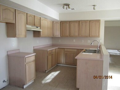 925 Hollow Park 04 01 14 025