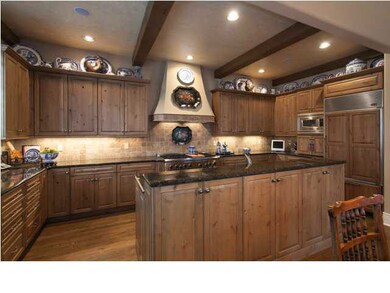 GOURMET KITCHEN