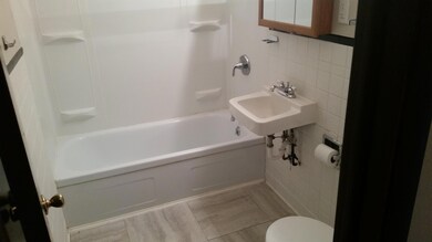407Bathroom11