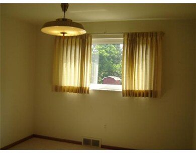 Dining Room. ENJOY FAMILY DINING IN THE SPACIOUS D