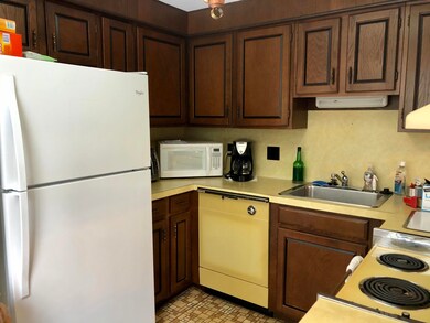 12 applegate kitchen 1