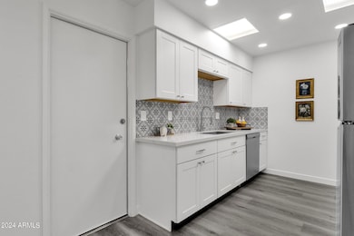 10-web-or-mls-13214-n-99th-dr