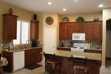 10451 E Irwin Cir unit 2, Mesa, AZ 85209 - photo 2