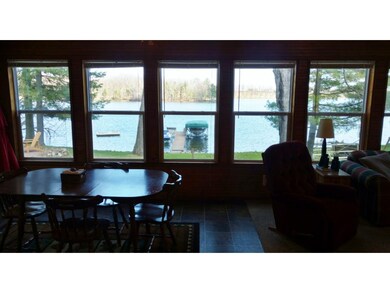 Spectacular views to the lake from your living & d