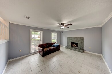 263 E Castle Harbour Dr, Friendswood, TX 77546 - photo 3