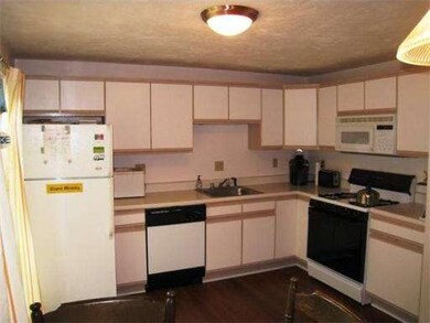 59 Pinecrest Village, Hopkinton, MA 01748 - photo 4