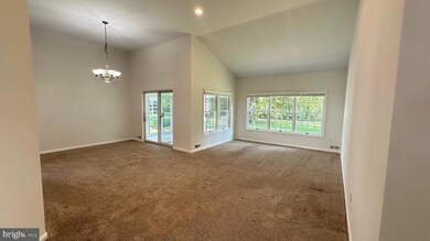 208 Wagon Wheel Ln, Columbus, NJ 08022 - photo 5