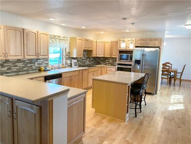 4284 E 5th St S, Newton, IA 50208 - photo 5