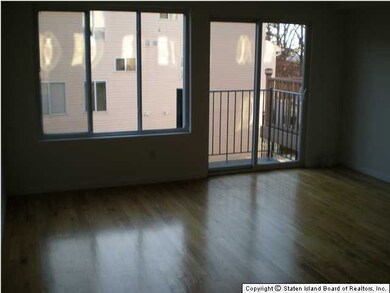 218 Essex Dr, Staten Island, NY 10314 - photo 4