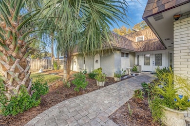 18405 Tomlinson Dr, Lutz, FL 33549 - photo 4