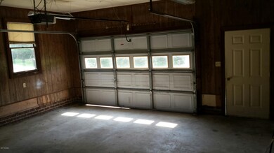 W garage at house