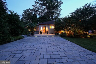 9005 Spring Hill Ln, Chevy Chase, MD 20815 - photo 4