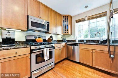 4069 S Four Mile Run Dr unit 201, Arlington, VA 22204 - photo 3