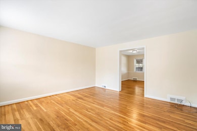 1444 Meridene Dr, Baltimore, MD 21239 - photo 4