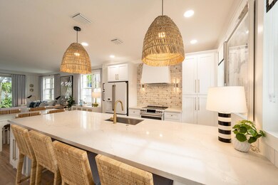 619SimontonSt7-island