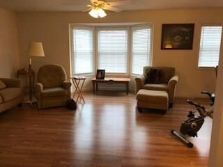 LARGE LIVING ROOM WITH BAY WINDOW