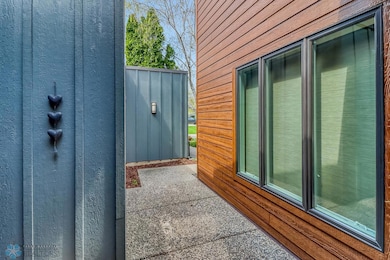 4Exterior1_4-1280.jpg