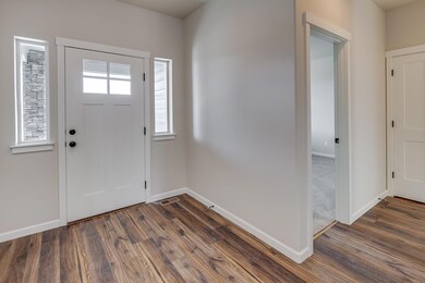 4832 SW Zenith Ave, Redmond, OR 97756 - photo 4