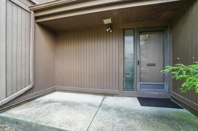 2113 Willowick Dr unit 13D, Columbus, OH 43229 - photo 5