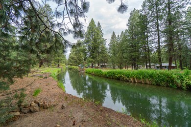 Property Backs the Canal