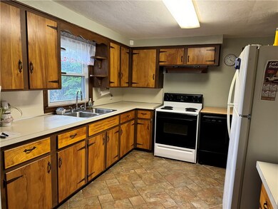Check out the amount of countertop and cabinet spa