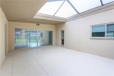 Covered lanai/Courtyard lets the sunlight in!