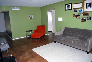 FAM/LIVING RM LEADING TO BEDRMS