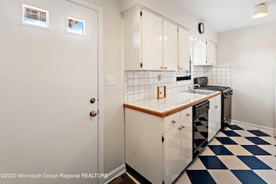 13-Int7 Kitchen1
