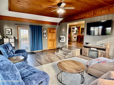 12404 La Fontaine Dr, Curtice, OH 43412 - photo 3