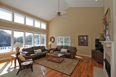 5 Edgewater Alley - Living room
