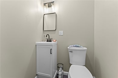 5824 Holsing St, McKeesport, PA 15135 - photo 5