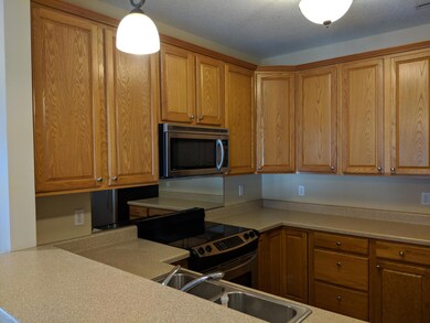 Kitchen w/42inch Cabinets