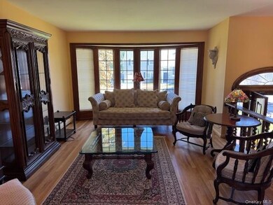 24 Patricia Ln, Syosset, NY 11791 - photo 6