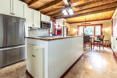 Eat-In Kitchen