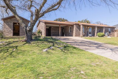 206 Park Ct, Weatherford, TX 76086 - photo 3