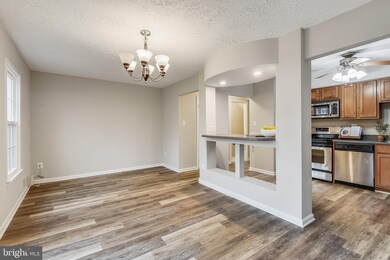 11935 Travistock Ct, Reston, VA 20191 - photo 6