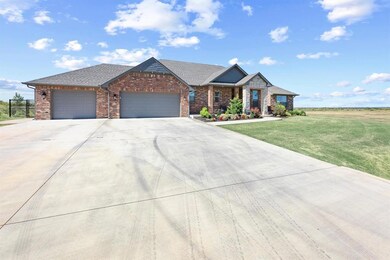 View of front of home with a front lawn, driveway,