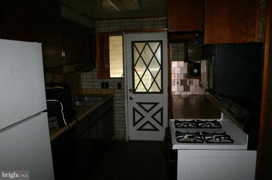 1003 Kayden Ln, Essex, MD 21221 - photo 7