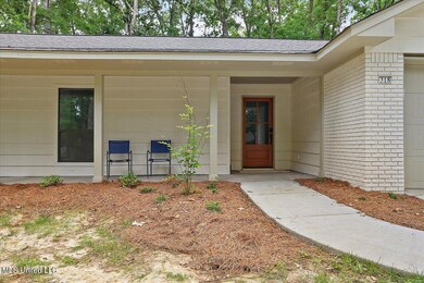 04-318 Swallow Dr