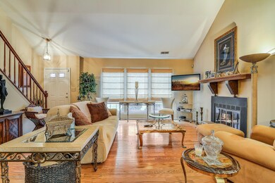 005_Living Room