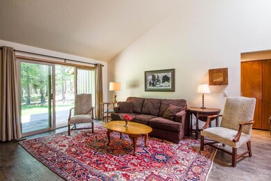 3 Quelah Condo unit 3, Sunriver, OR 97707 - photo 2
