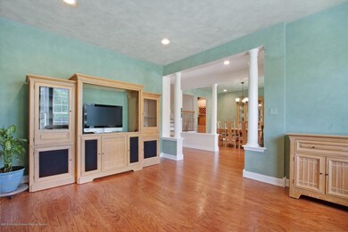 Living Room w/Decorative Columns