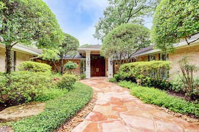 8 Chuckanut Ln, Houston, TX 77024 - photo 2