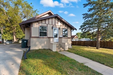 1710 College St, Cedar Falls, IA 50613 - photo 2