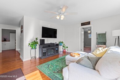 1025 Decatur Rd, Jacksonville, NC 28540 - photo 4