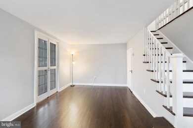 8 Farmington Ct, Pottstown, PA 19464 - photo 2