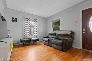 2020 Kingsbury Ave, Dearborn, MI 48128 - photo 5