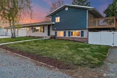 2481 3rd St NE, East Wenatchee, WA 98802 - photo 2