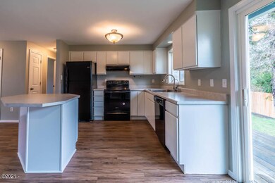 1118 SW 11th St, Lincoln City, OR 97367 - photo 4