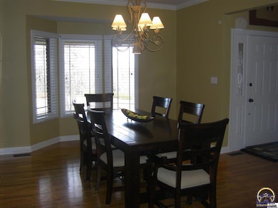 5613 SW 38th St, Topeka, KS 66610 - photo 4